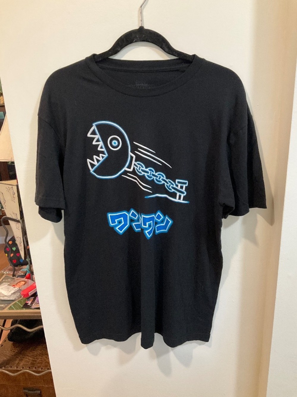 EUC Super Nintendo World Chain Chomp Resort T-Shirt Size Large